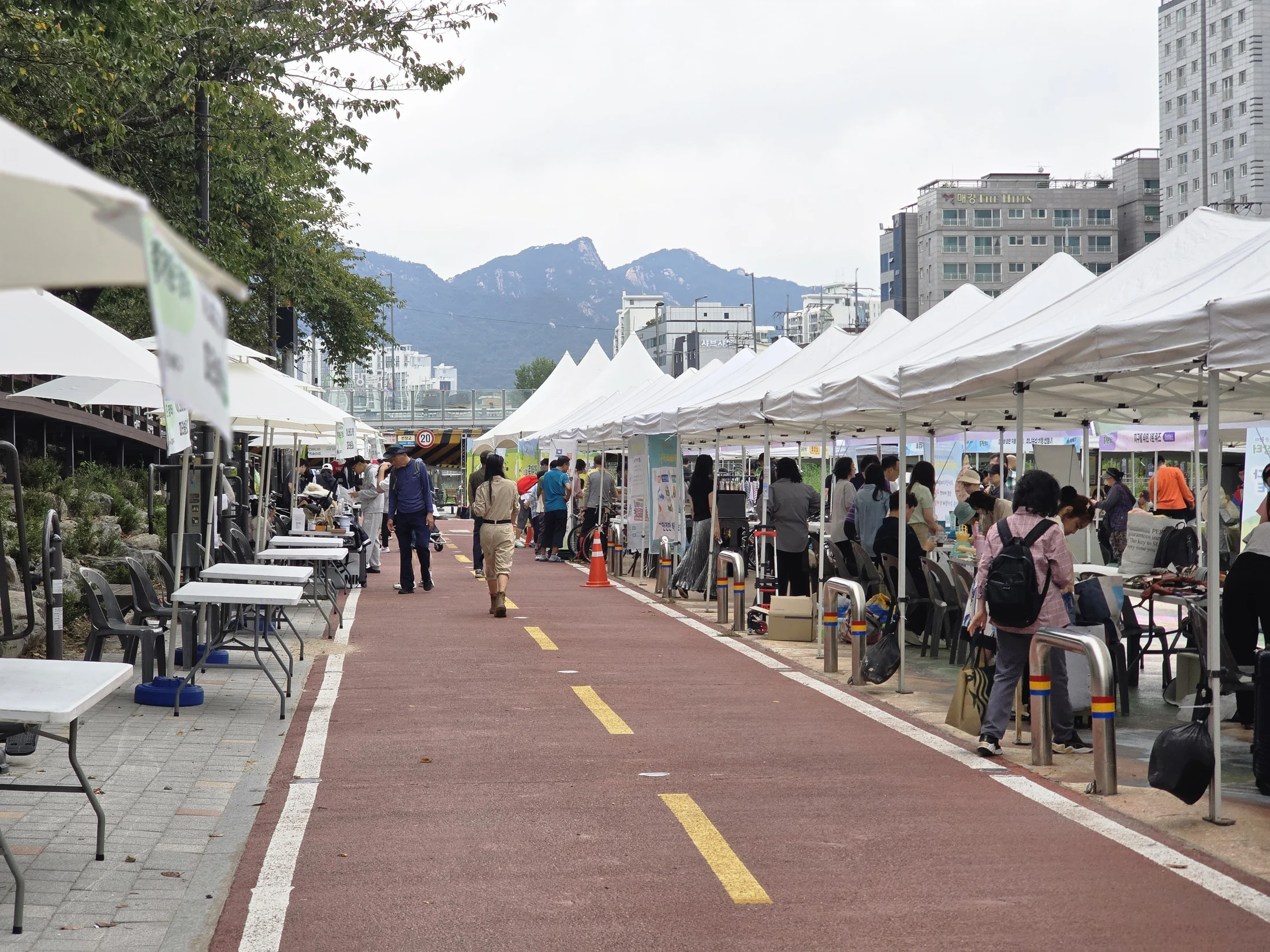 우이천 수변공원에서 열린 2026 나눔과 순환의 즐거운 장터 전경